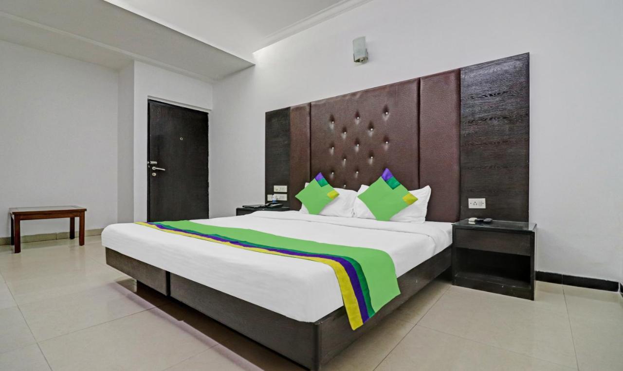 Treebo Trend Exotica Opp Sector 62 Hotel กาเซียบัด ภายนอก รูปภาพ
