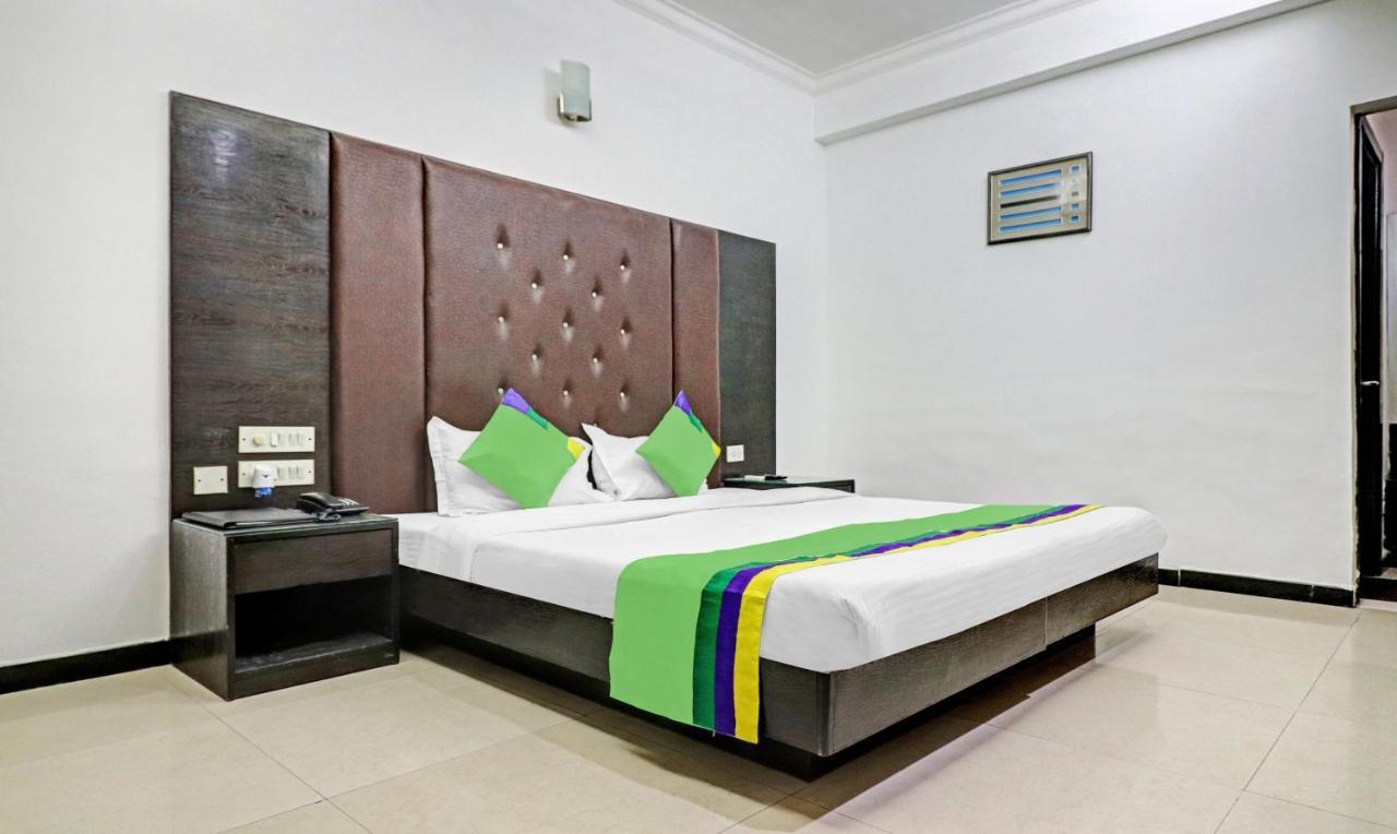Treebo Trend Exotica Opp Sector 62 Hotel กาเซียบัด ภายนอก รูปภาพ
